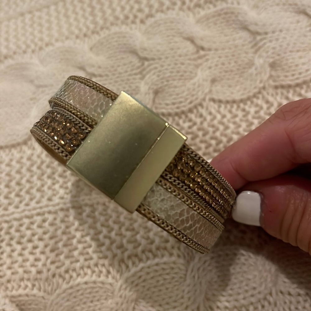 Gold twist bracelet with magnetic clasp